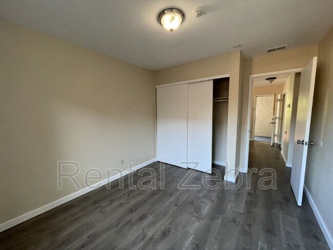 Photo - 935 Civic Center Dr Unidad 4