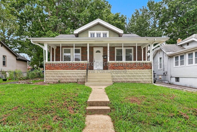 Photo - 9006 Baroda Ave