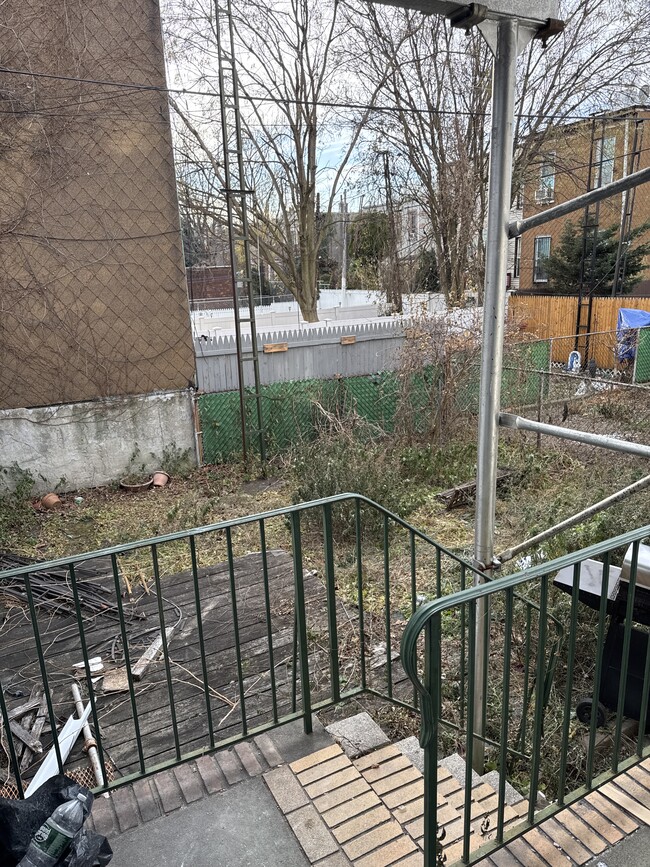 Building Photo - 686 Woodward Ave Unit 1floor right