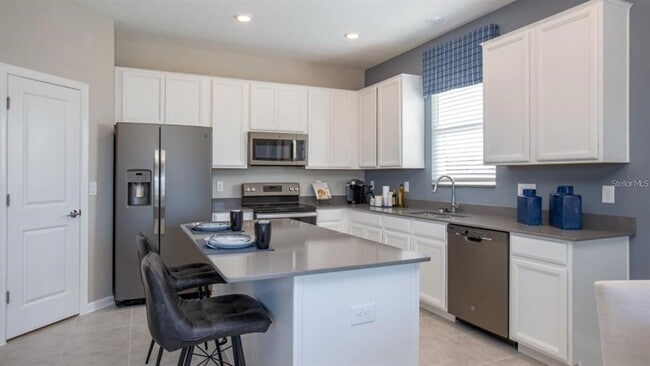 Photo - 643 Grove St