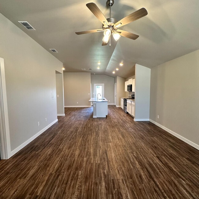 Photo - 2059 Kenwood Ave