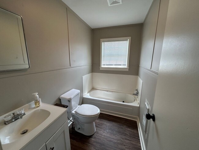 Photo - 220 Thomas St