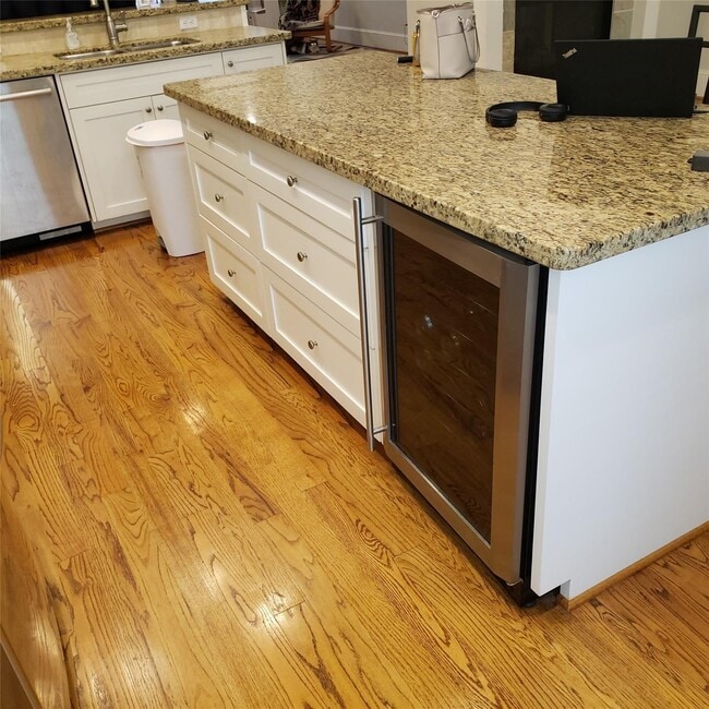 Building Photo - 916 Lawrence St