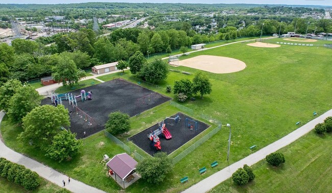 Photo - 618 Coates Ln