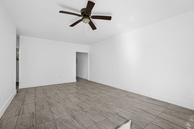 Photo - 14600 NE 14th Ave Unit 2