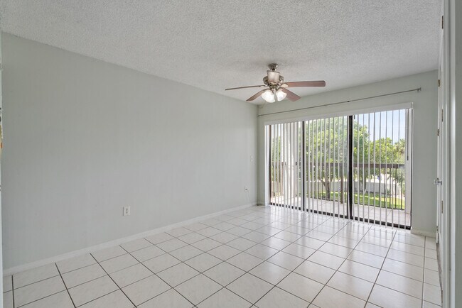 Photo - 701 NW 19th St Unidad 306