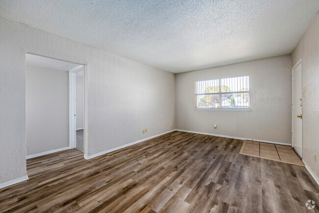2BR, 1BA - 976SF - Living Room