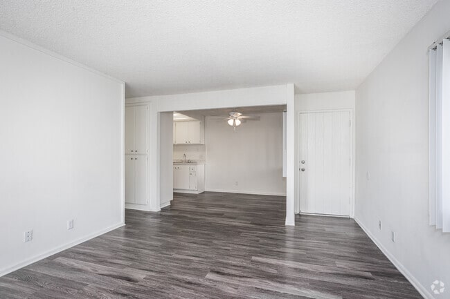2BR, 1BA - 886SF - Living Room/Dining Room