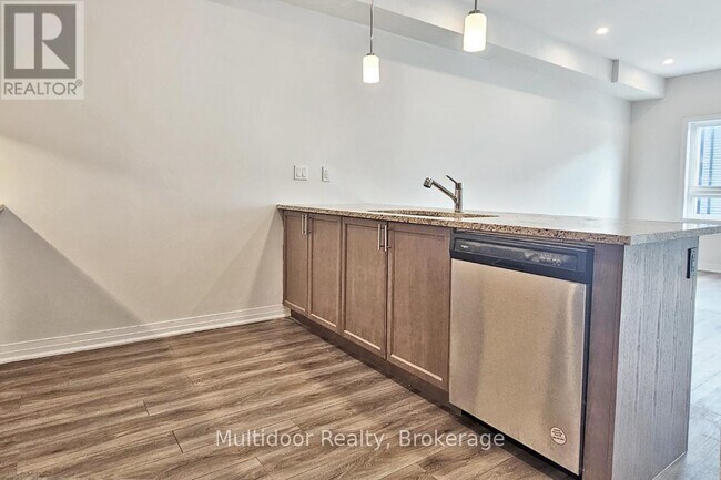 Photo - 51 Sparrow Ave