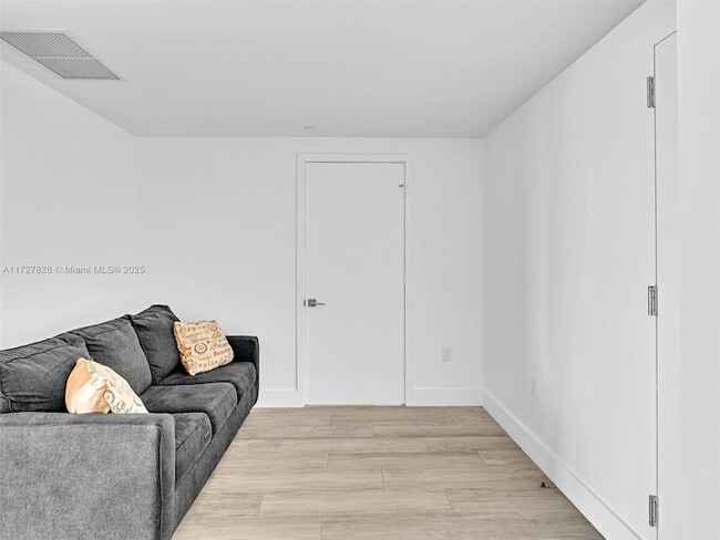 Photo - 121 NE 34th St Unit 1005