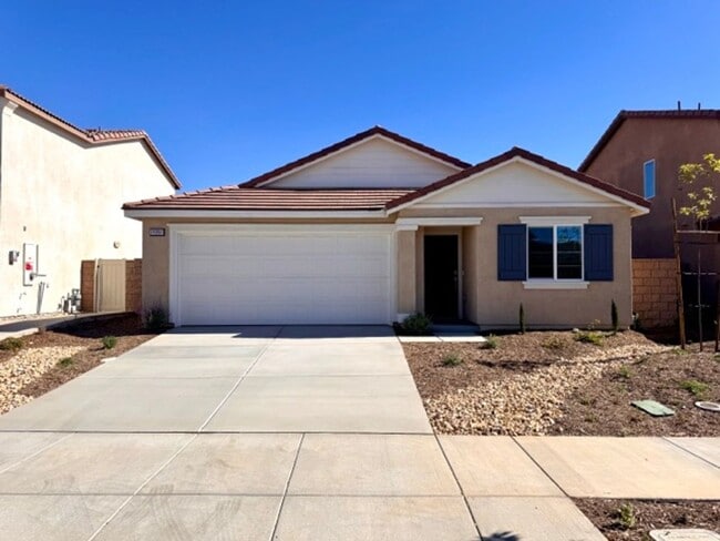 Photo - Brand New 3 Bedroom Single Story Home For ...