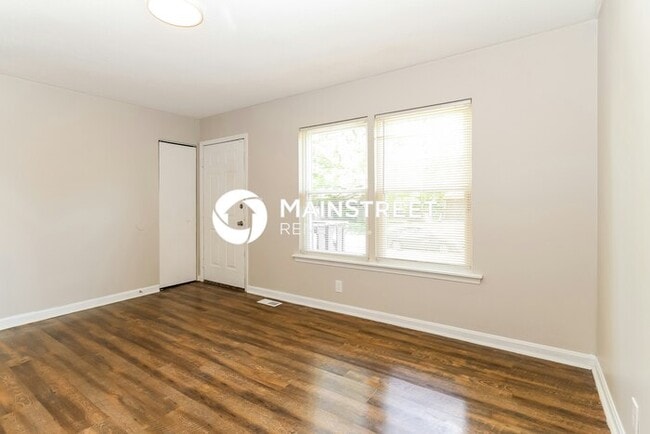 3 Bedroom Pet-Friendly Home in Louisville, KY with Main Street Renewal