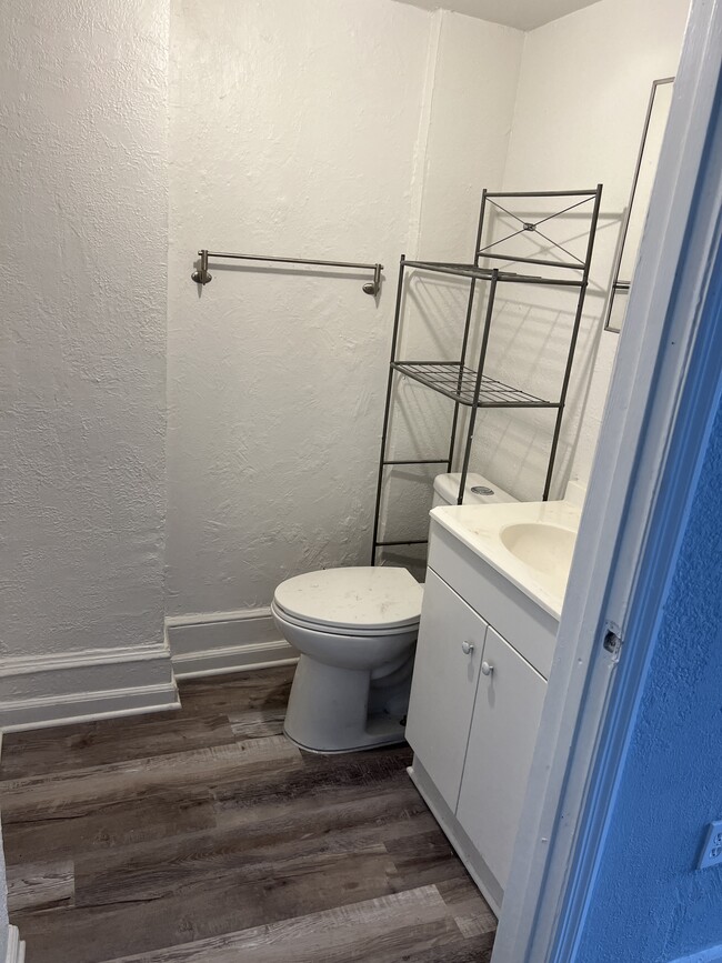 Photo - 730 N Westmoreland Dr Unit b