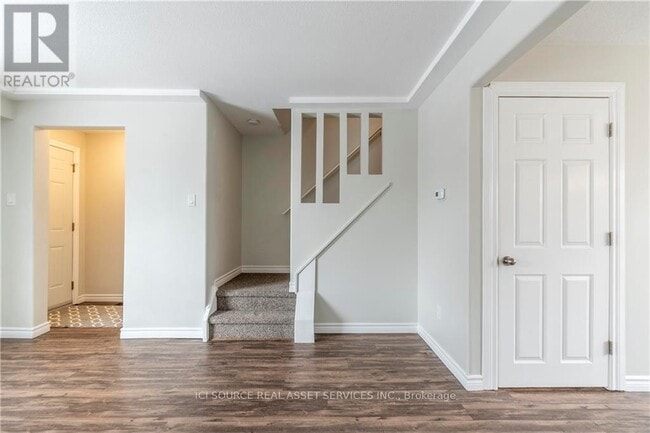 Photo - 205 Carlyle Dr
