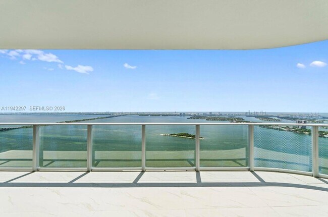 Photo - 700 NE 24th St Unidad 4907