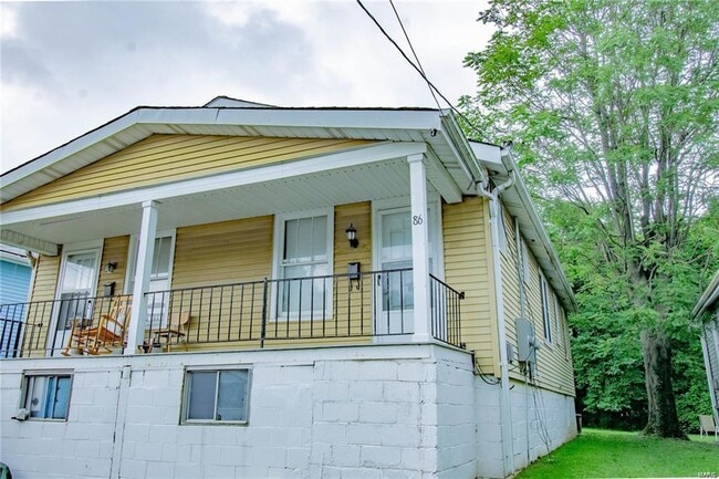 Building Photo - Sandau Ave 84/86 Unit 84