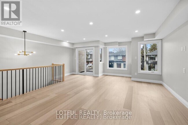 Photo - 461 Tweedsmuir Ave Unit B