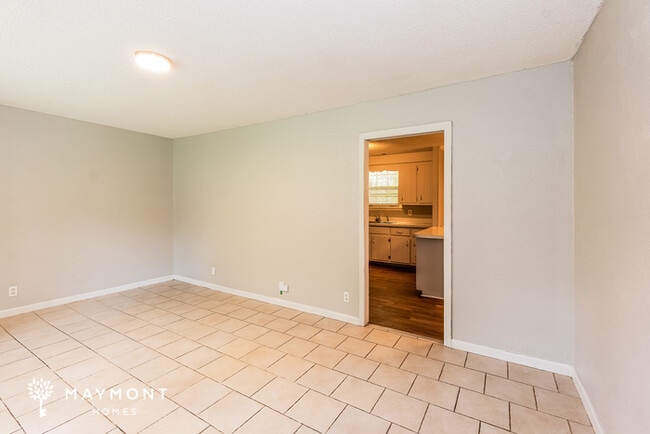 Photo - 15 Saratoga Dr