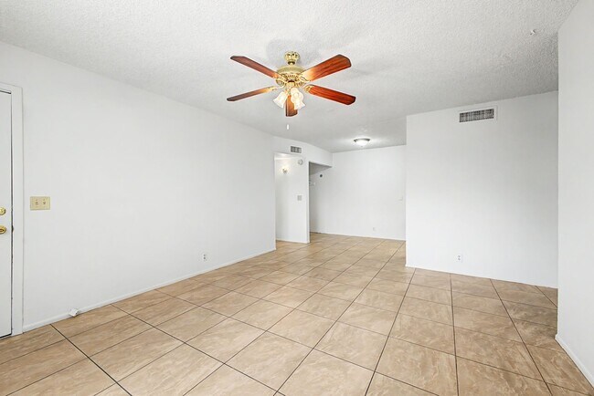 2931 E Beck Ln Unidad 1