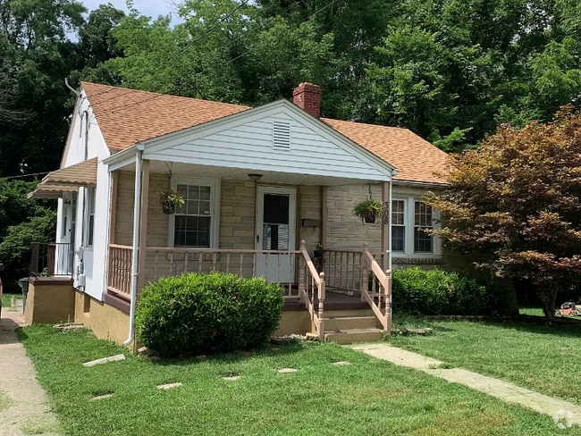Building Photo - 308 Village Dr Rental