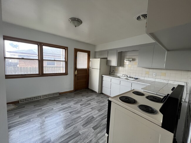 Building Photo - 2600 W Holt Ave Unit 1