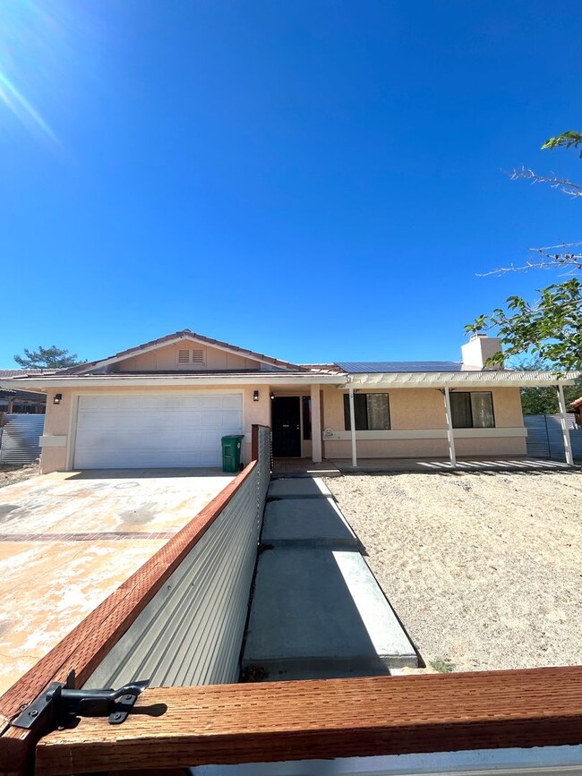 Spacious 3 Bedroom 2 Bathroom Home with Solar - Spacious 3 Bedroom 2 Bathroom Home with Solar
