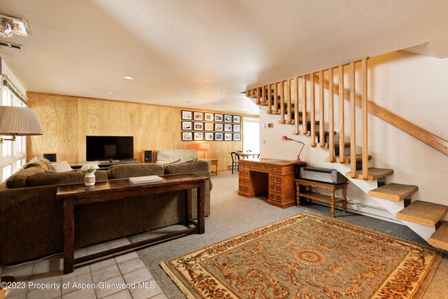 Photo - 1501 Maroon Creek Rd