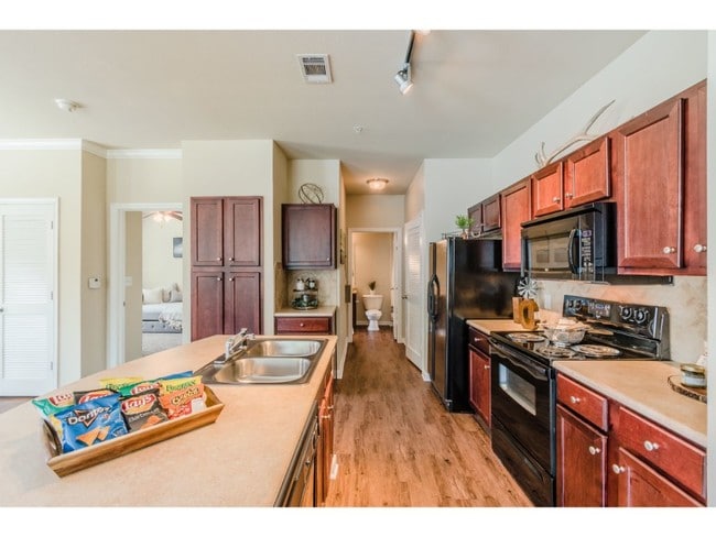 Photo - Hunter's Cove Apartments