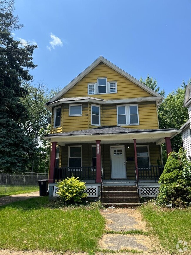 Building Photo - Section 8 Accepted! Spacious Newly Renovat... Rental