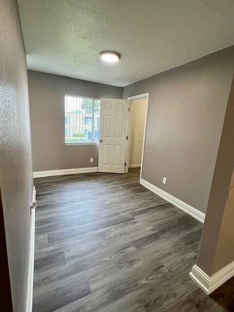 1 Bedroom - Dining Room