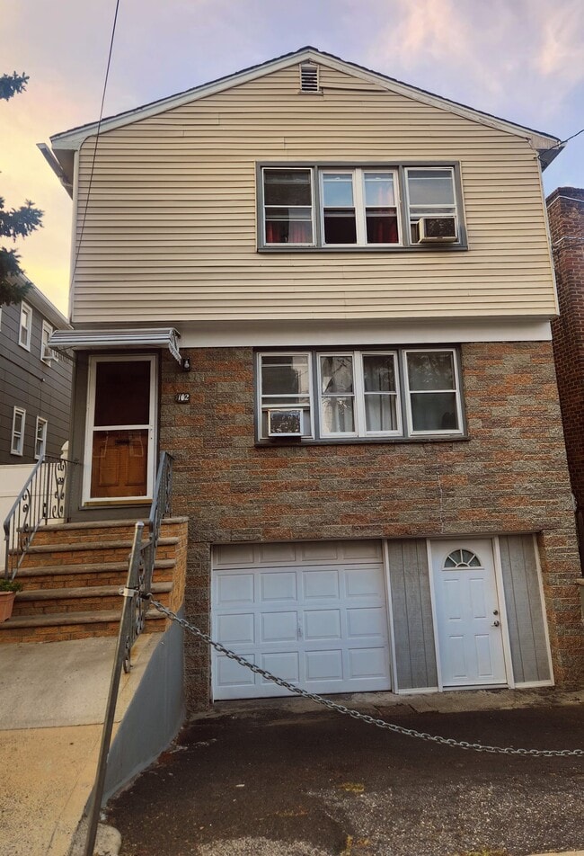 Building Photo - 102 W Allen St Unit 1 Rental
