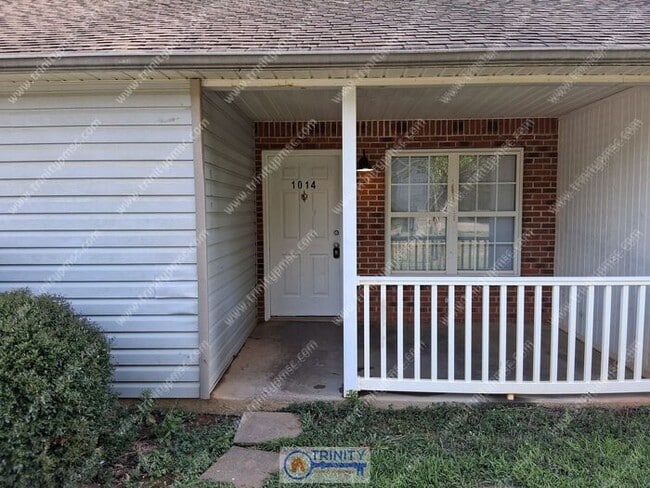 Building Photo - NEWLY UPDATED!! Ready and waiting for you! Rental