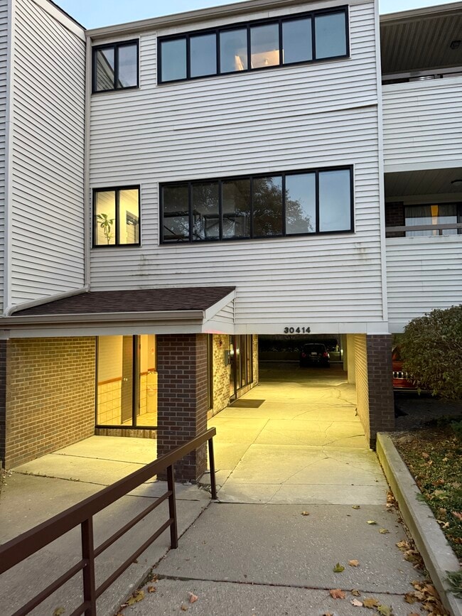 Photo - 30414 Orchard Lake Rd Unidad 4