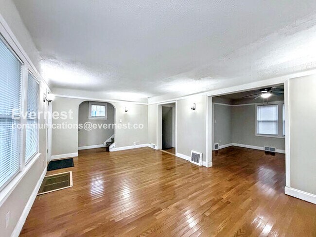 Photo - 2032 Kendall St