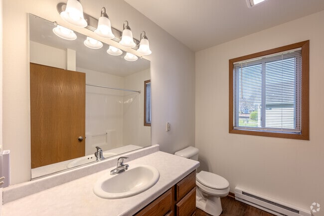 2BR, 1BA - 950SF - Renovated - Bathroom