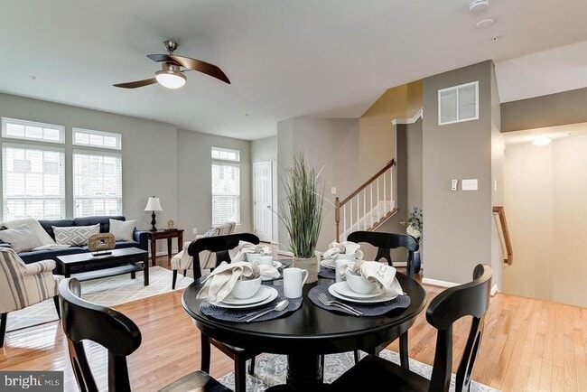 Photo - 1739 Theale Way