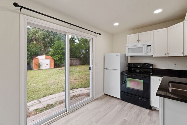 Photo - 910 Jones St Unit C