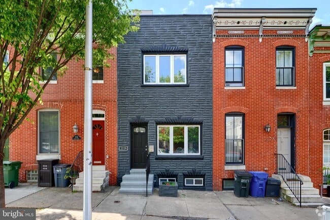 Building Photo - 2229 Gough St Rental