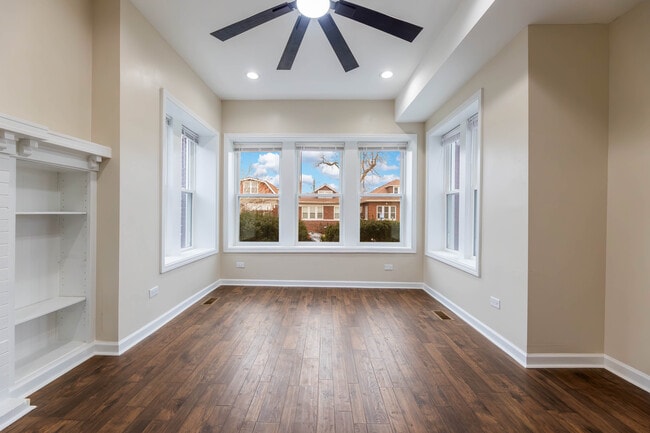 Photo - 8327 S Crandon Ave Unit 1