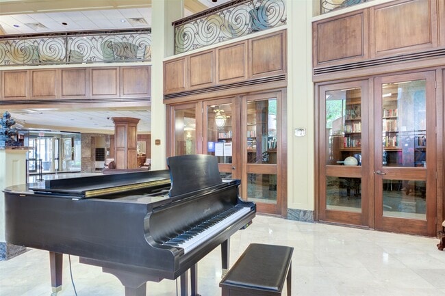 Building Photo - 3525 Sage Rd Unit 808