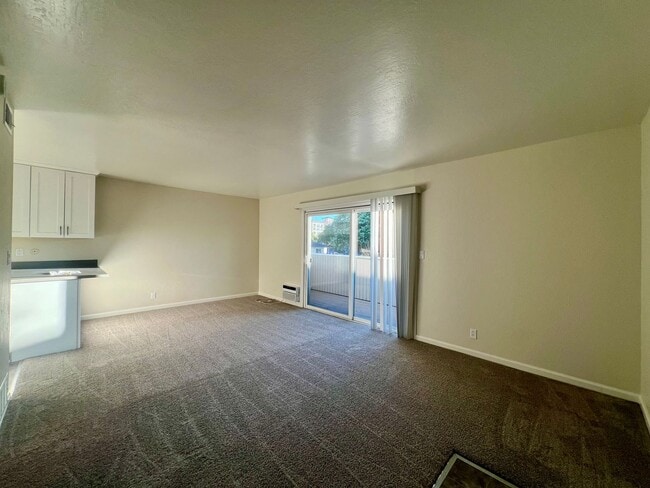 Photo - Renovated 2-bedroom, 1-bath Unit Unidad 3449-4