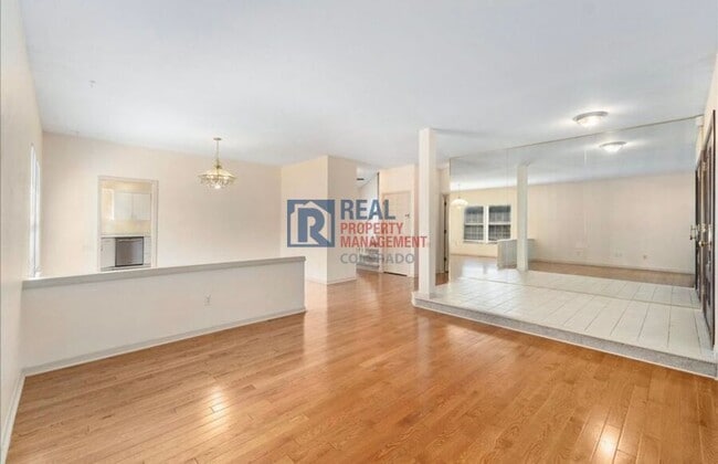 Photo - 10010 Irving St