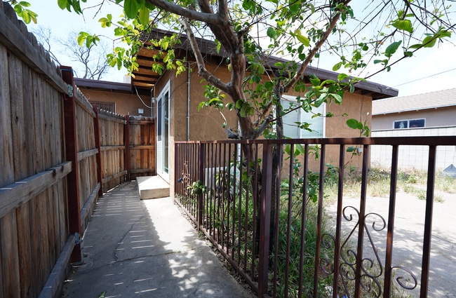 Photo - 1405 N Riverside Ave Unidad 2