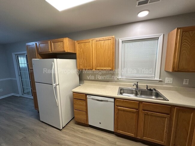 Photo - 225 Braeburn Dr