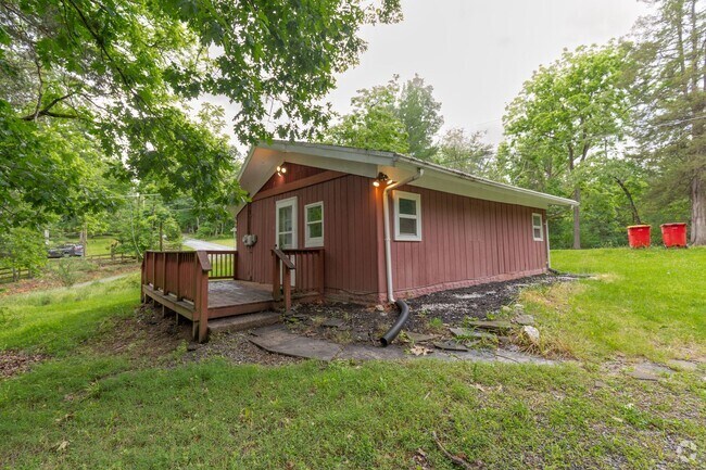 Building Photo - 1 Bed, 1 Bath Bungalow in Harpers Ferry Rental