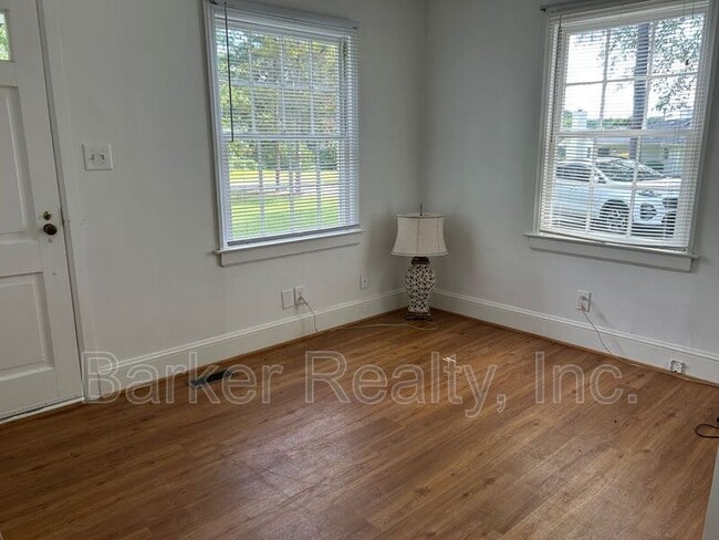 Photo - 1907 Simpkins Rd