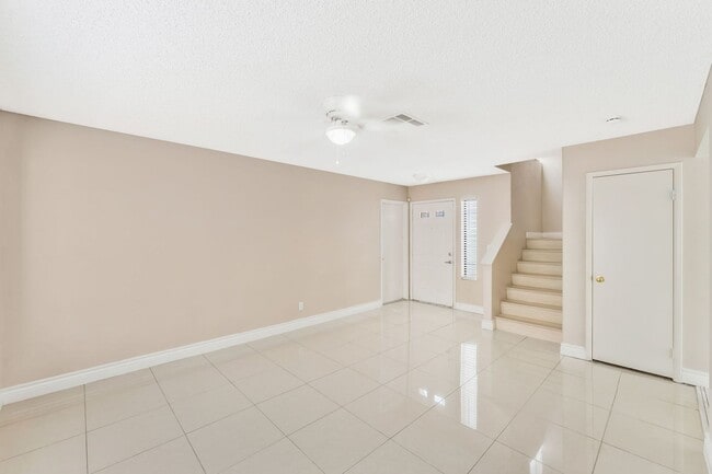 Photo - 5818 Cinnabar Ave
