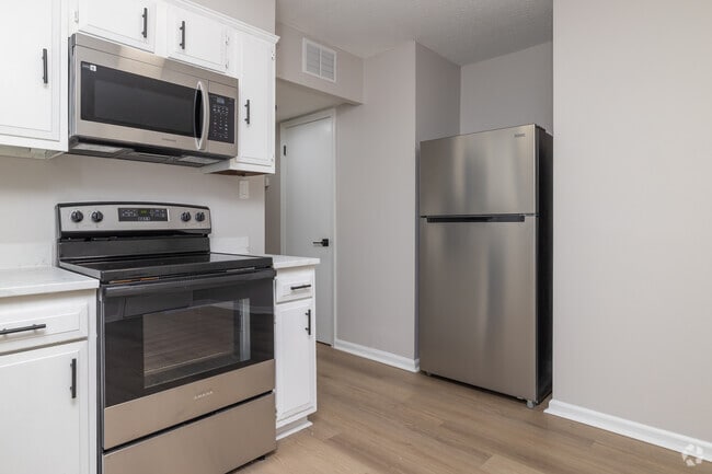 1BR, 1BA - 500SF - Kitchen