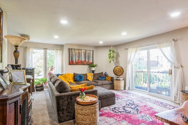 Photo - 217 Silver Ln