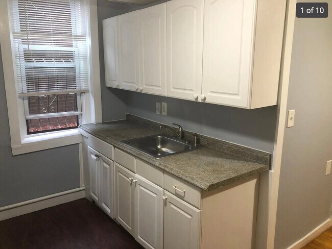 Building Photo - 384 Riverway Unit 1A Rental